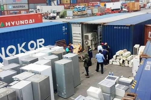 Container hàng điện tử nhập lậu ngụy trang rổ nhựa
