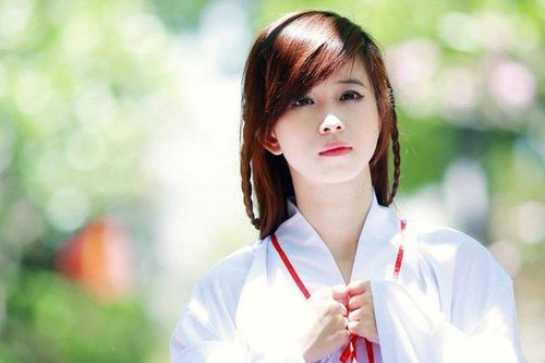 Lóa mắt với màn múa côn của hot girl làng võ Châu Tuyết Vân