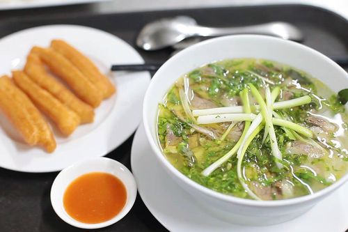 Cách nấu phở 'chuẩn vị Bắc' của ông chủ Khai Silk