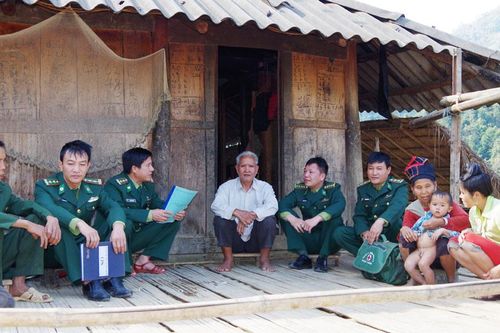 Những người 'cõng luật lên non'