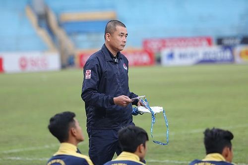 Con trai Trưởng ban Trọng tài VFF trượt kiểm tra thể lực