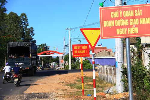 Trong trường hợp nào lái xe phải giảm tốc độ khi đi trên đường?
