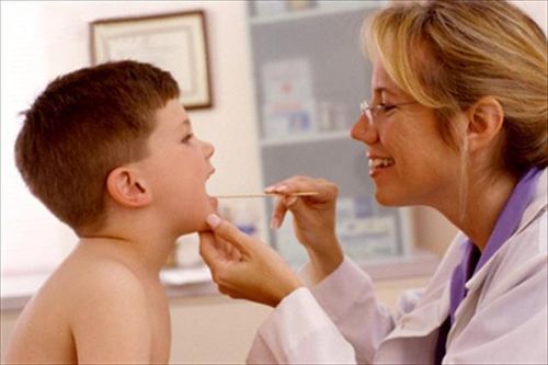 Cảnh giác với tình trạng khàn tiếng ở trẻ