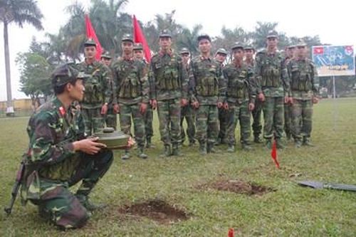 Nêu gương, sẻ chia, đồng lòng vượt khó