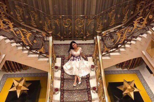 Ca sĩ Hà Phương khoe ảnh nghỉ dưỡng ở khách sạn 7 sao tại Dubai