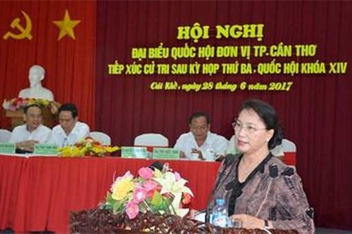 Chủ tịch Quốc hội tiếp xúc cử tri tại TP Cần Thơ