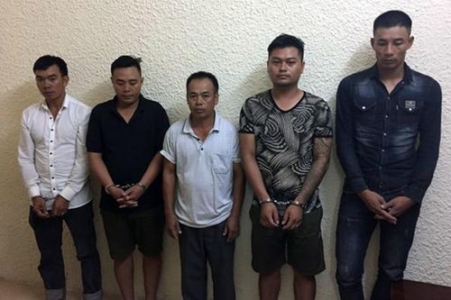 Đánh sập nhóm bảo kê, thu phí bến bãi trái phép
