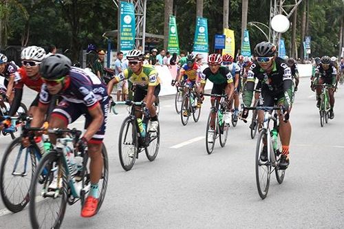 Cuộc đua xe đạp về Trường Sơn 2017: Nguyễn Tấn Hoài nhất chặng hai