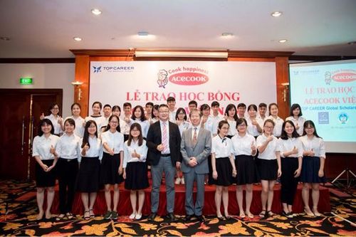 Tặng học bổng cho 60 sinh viên có hoàn cảnh khó khăn