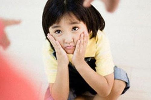 Những câu nói cha mẹ 'chết' cũng không được nói với con