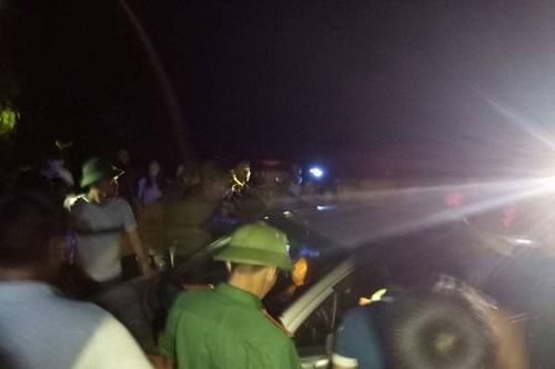'Cẩu tặc' đi xe ô tô bắt trộm chó bị hàng trăm người truy đuổi