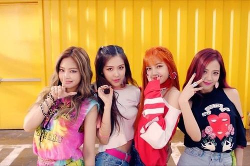 Kpop đầu năm 2017: Thần tượng nam 'lép vế' đồng nghiệp nữ