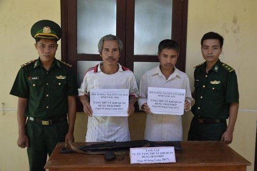 Bắt 2 anh em ruột mang AK-47 vào rừng săn thú