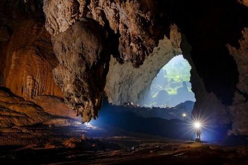 10 khách Thái Lan bị 'kẹt' trong hang Sơn Đoòng do nước lũ dâng