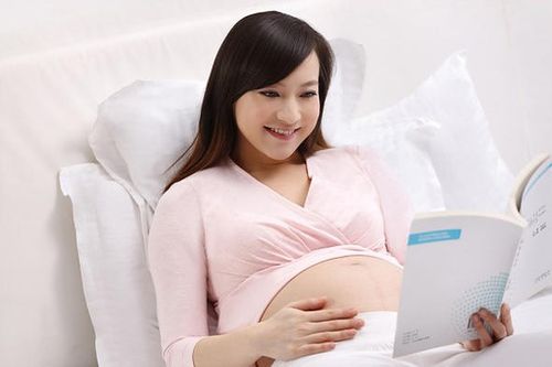 Đang hưởng trợ cấp thất nghiệp vẫn được hưởng trợ cấp thai sản?