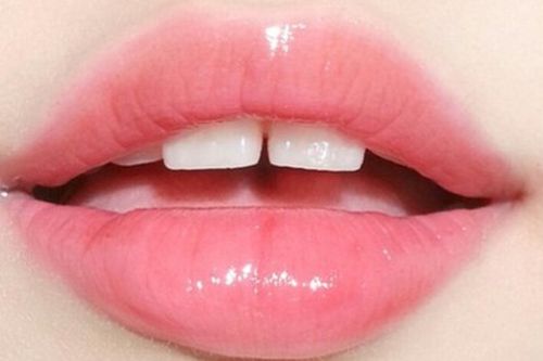 Xăm môi làm gì cho tốn kém, cứ thêm 1 giọt này vào nửa quả chanh là môi căng hồng mọng