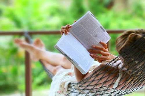 Lợi ích sức khỏe khi đọc sách vài phút mỗi ngày