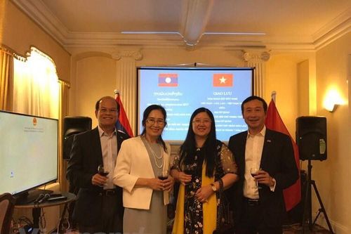Đại sứ quán Việt Nam và Lào ở Anh giao lưu đoàn kết hữu nghị