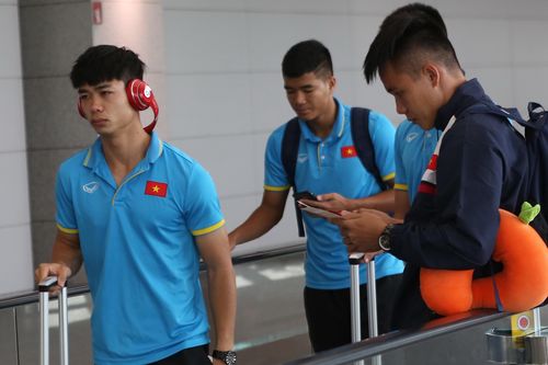 U22 Việt Nam mệt mỏi khi hạ cánh xuống Hàn Quốc