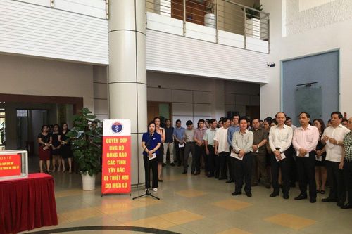 Bộ Y tế quyên góp ủng hộ đồng bào thiên tai, bão lũ