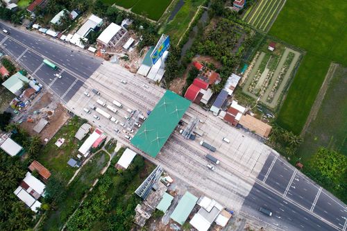 Tài xế xe tải né trạm thu phí Cai Lậy