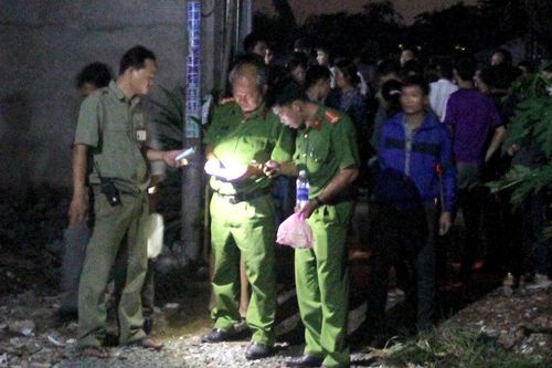 Vợ khóc ngất khi phát hiện chồng tử vong trong tư thế treo cổ