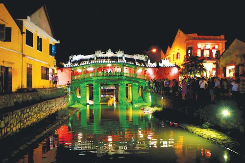 Lộng lẫy đêm phố cổ Hội An
