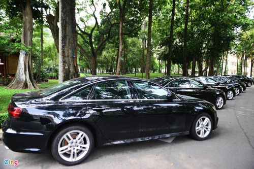 Cận cảnh dàn xe sang phục vụ APEC trong Dinh Thống Nhất