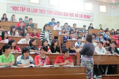 Ngành sư phạm 'rớt thảm', Bộ Giáo dục và Đào tạo họp khẩn