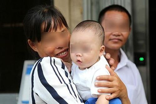 Bé trai 5 tháng tuổi đẹp như thiên thần bị bắt cóc và ai cũng sốc khi biết sự thật về hung thủ