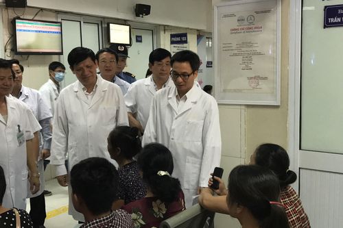 Thị sát tình hình dịch sốt xuất huyết, Phó Thủ tướng Vũ Đức Đam: 'Tránh tư tưởng dịch bình bình rồi thở phào'