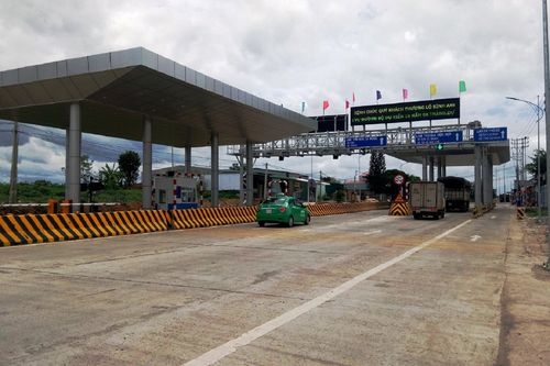 Xây BOT 8 km, thu phí giá 'cắt cổ' khiến dân bức xúc