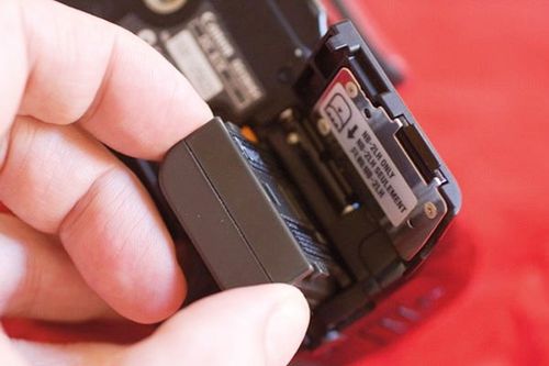 Kinh nghiệm sử dụng pin máy ảnh đúng cách