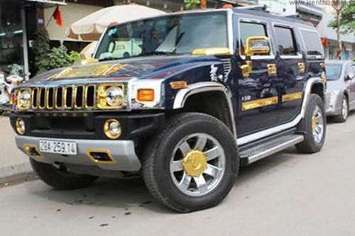 Xe Rolls-Royce và Hummer tiền tỷ, 'dát vàng' tại Hà Nội