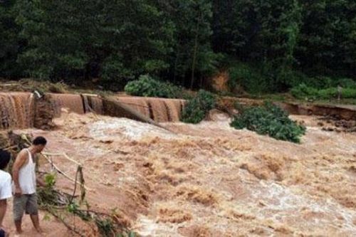 Bão mới xuất hiện sát Biển Đông, vùng núi đề phòng lũ quét