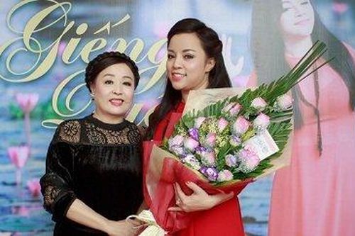 Thoát khỏi 'bóng tối hôn nhân', NSƯT Tố Nga hồi sinh với album 'Giếng quê'