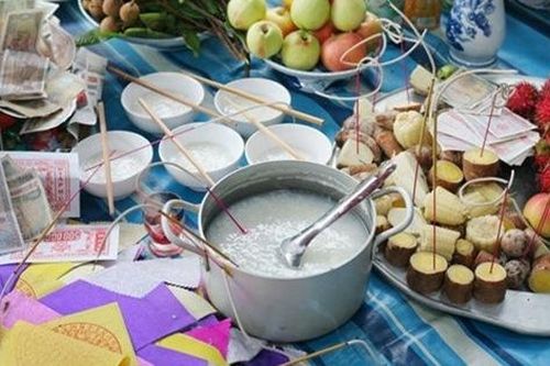 Vì sao không nên ăn đồ cúng cô hồn dịp rằm tháng 7?