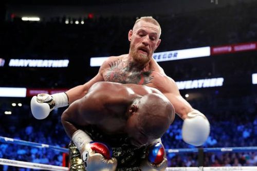 Mayweather thắng knock-out McGregor trong trận quyền anh tỷ USD