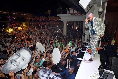 Conor McGregor ăn mừng tưng bừng, dù thua Floyd Mayweather