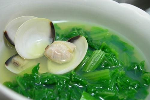 Thực hư bà đẻ ăn rau cải dễ mắc bệnh 'khó nói' khi về già