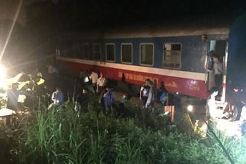 Tàu SE3 bị trật bánh tại Thanh Hóa