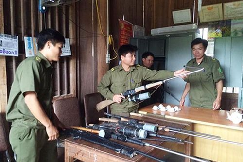40 khẩu súng tự chế được bà con tự nguyện giao nộp