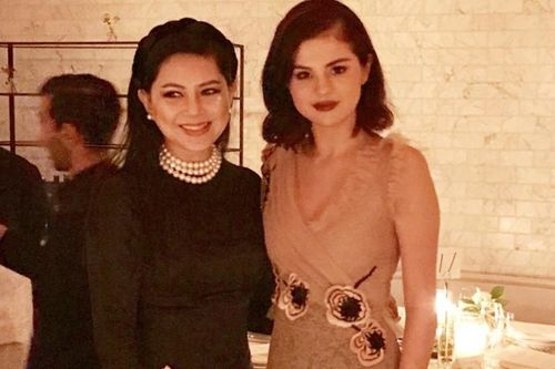 Cựu diễn viên Thủy Tiên dự tiệc cùng Selena Gomez