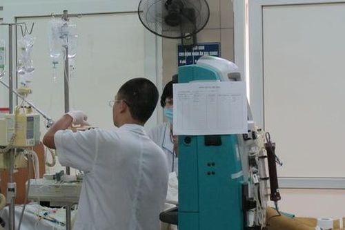 Uống 19 viên paracetamol hạ sốt, nam thanh niên ngộ độc, viêm gan nặng