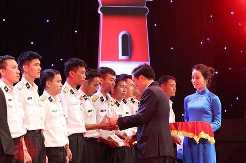 TAND tối cao trao 40 sổ tiết kiệm cho cán bộ, chiến sĩ Hải quân có hoàn cảnh khó khăn