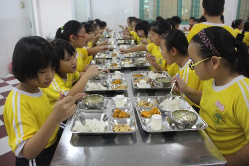 Bữa ăn trưa 'chuẩn cơm mẹ nấu'