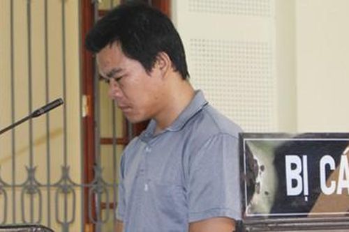 Bé gái ở nhà một mình bị 'yêu râu xanh' nhiều lần hãm hiếp