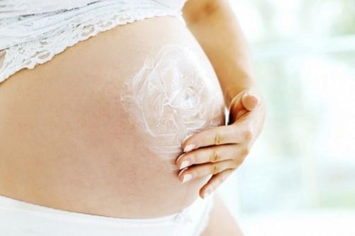 Bà bầu dùng kem chống rạn có sợ bị sinh non không?