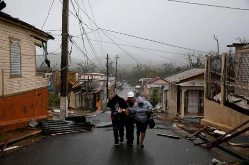 Mất điện sau bão Maria, Puerto Rico chìm trong bóng tối