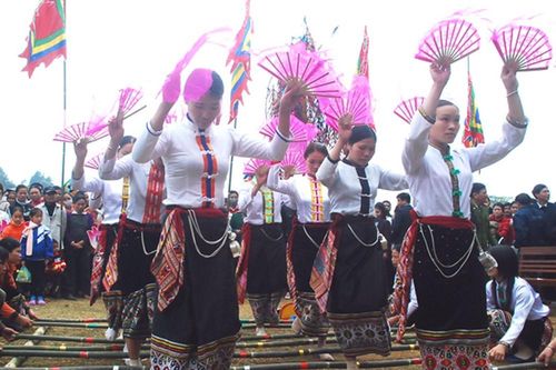 Hỗ trợ để nâng cao mức hưởng thụ văn hóa vùng đồng bào dân tộc thiểu số